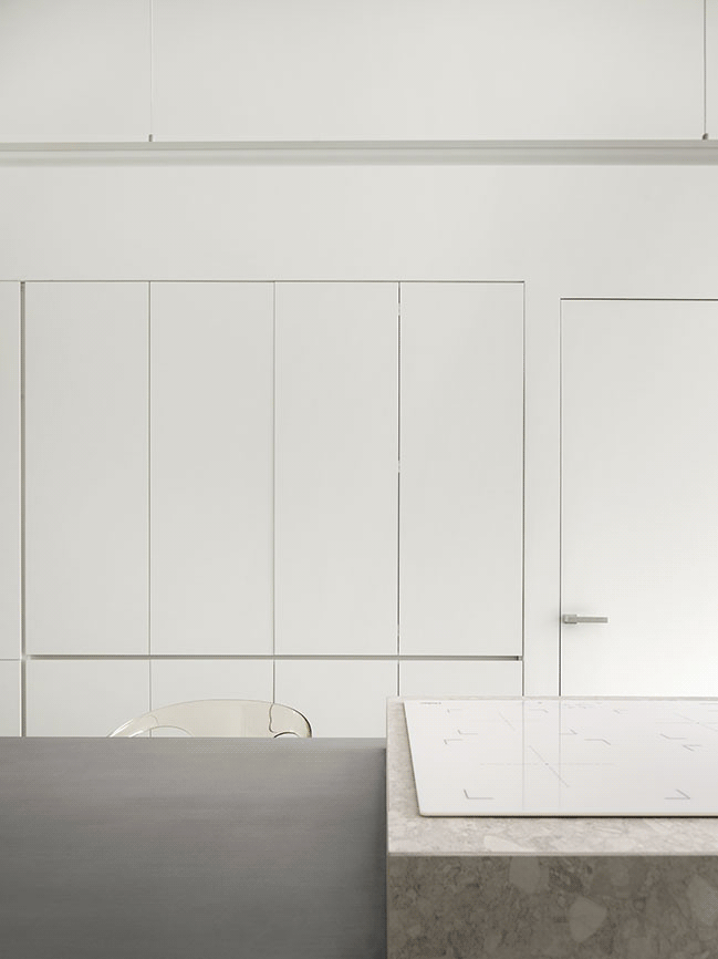 White Cassette by Maxim Kashin Architects