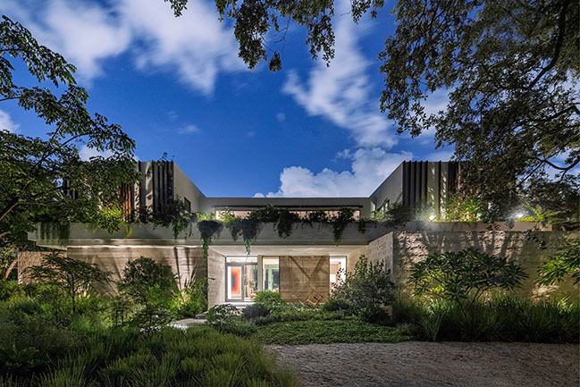 Angel Oaks Residence by Strang Design