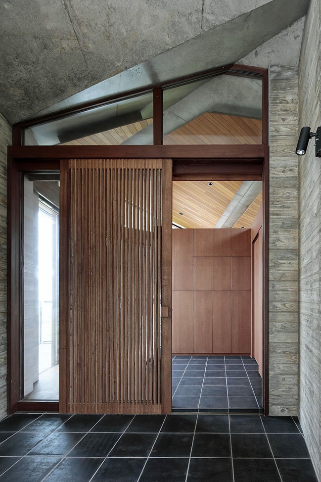 Villa MKZ by Takeshi Hirobe Architects