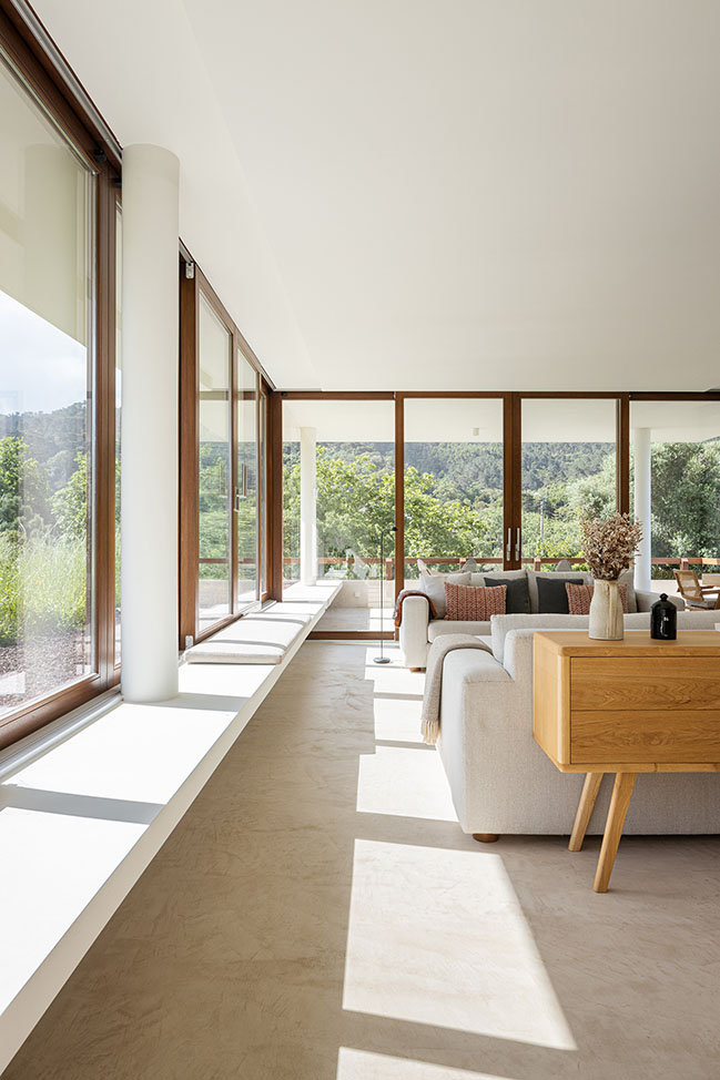 House in Galamares by Vasco Lima Mayer