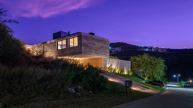 CR House by Arpon Arquitectura