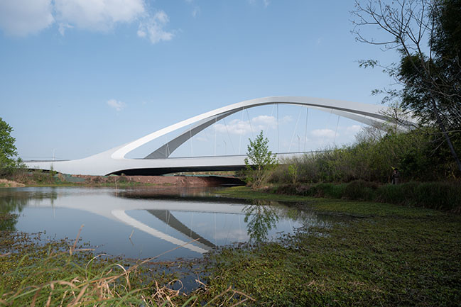 Zaha Hadid Architects completes Jiangxi River Bridge in Chengdu
