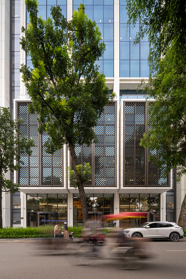 Foster + Partners completes new Hanoi HQ for Techcombank