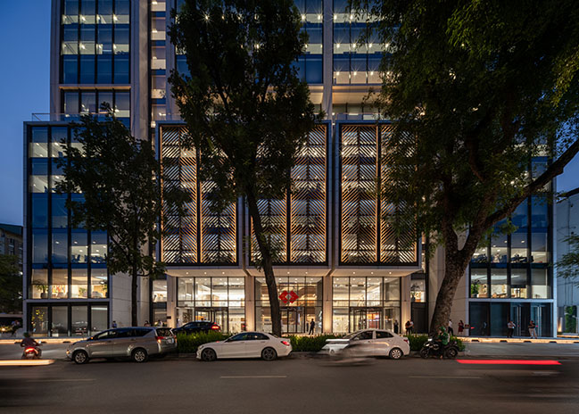 Foster + Partners completes new Hanoi HQ for Techcombank