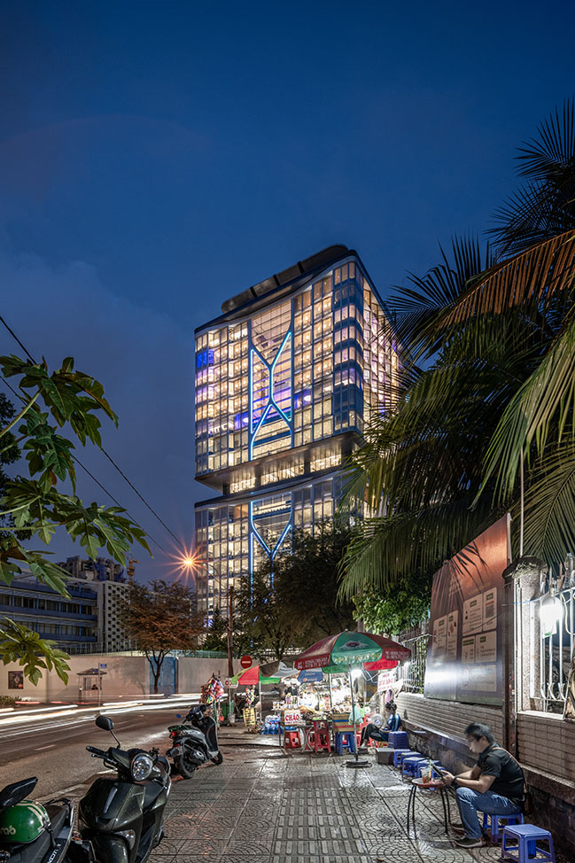 Foster + Partners completes Techcombank tower in Ho Chi Minh City