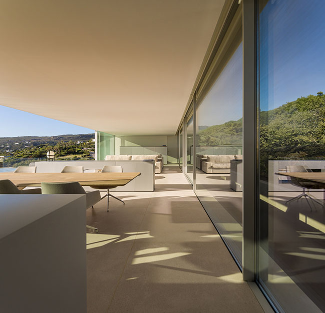 House on the air by Fran Silvestre Arquitectos