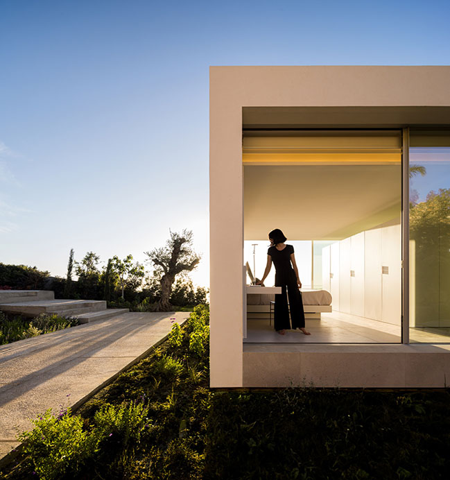 House on the air by Fran Silvestre Arquitectos