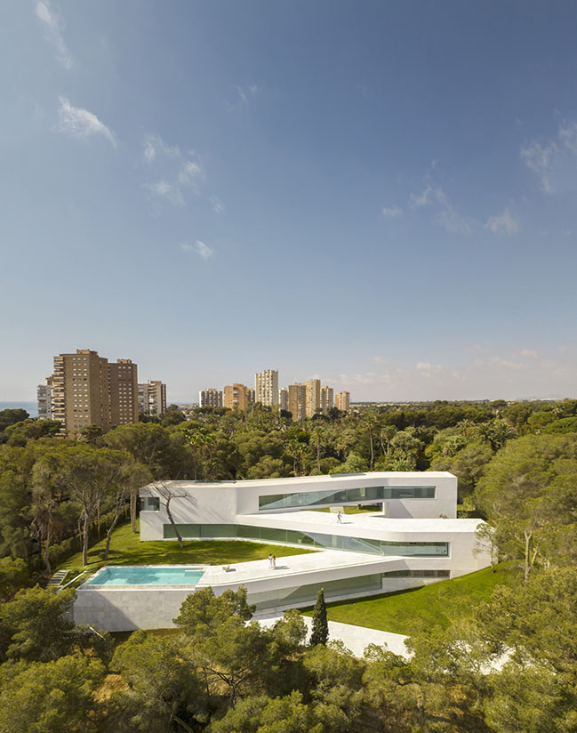 Sabater House by Fran Silvestre Arquitectos