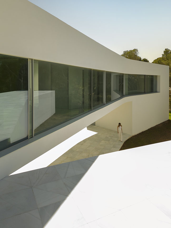 Sabater House by Fran Silvestre Arquitectos