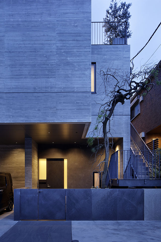 I House In Shibuya by Moriyoshi Naotake Atelier