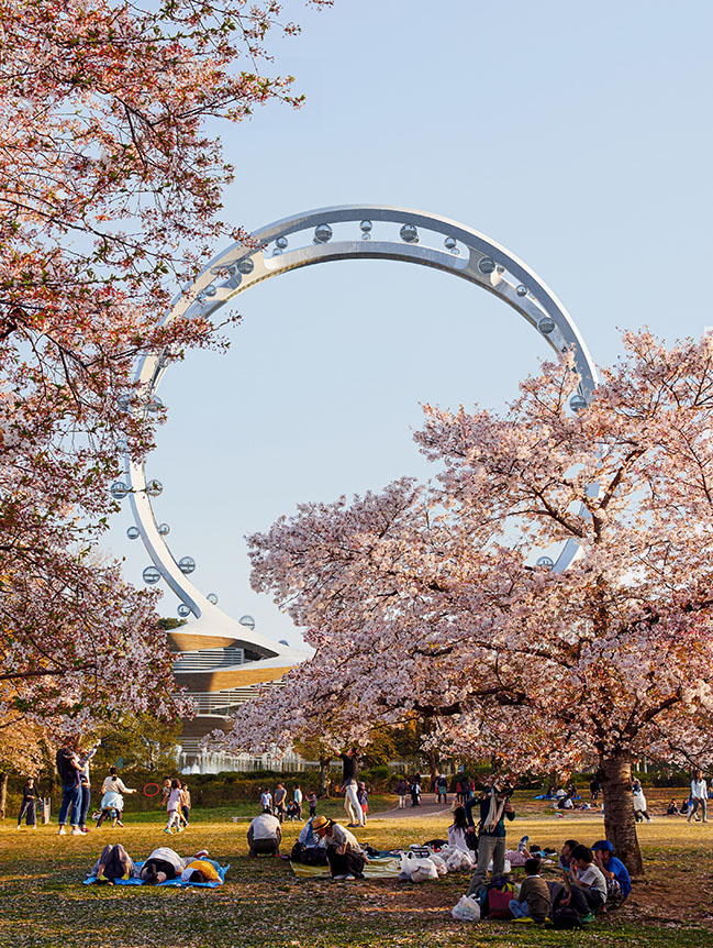 UNStudio designs the world's highest standing, spokeless Ferris Wheel