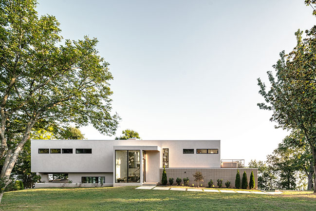 Lake House 01 by Alex Pettas Architecture