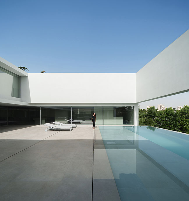 Fran Silvestre Arquitectos unveils official images for the Complivium House