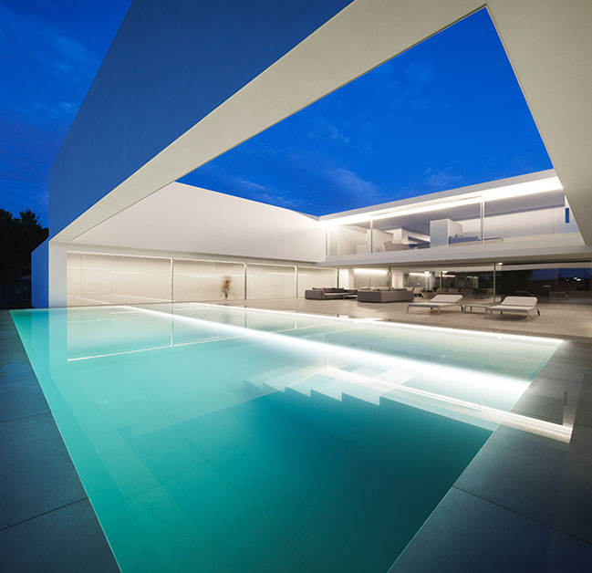 Fran Silvestre Arquitectos unveils official images for the Complivium House