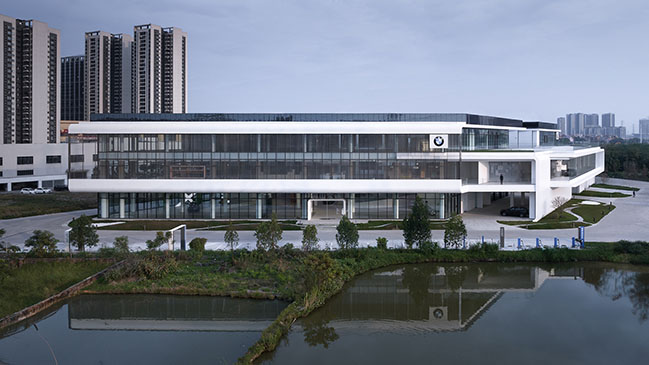 BMW Foshan Baochuang Center by ARCHIHOPE