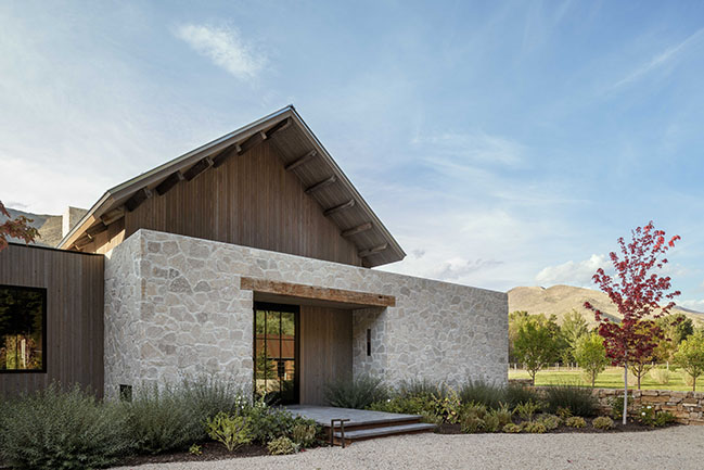 Pioneer Ranch by Farmer Payne Architects | Discover Rustic Charm and Contemporary Elegance