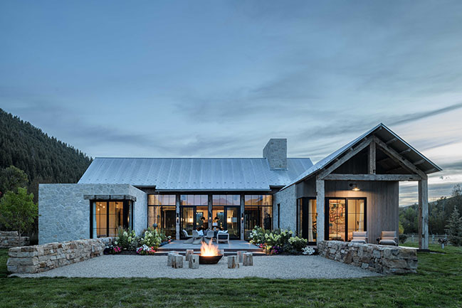 Pioneer Ranch by Farmer Payne Architects | Discover Rustic Charm and Contemporary Elegance