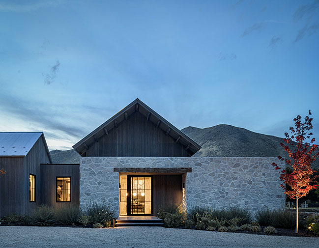 Pioneer Ranch by Farmer Payne Architects | Discover Rustic Charm and Contemporary Elegance