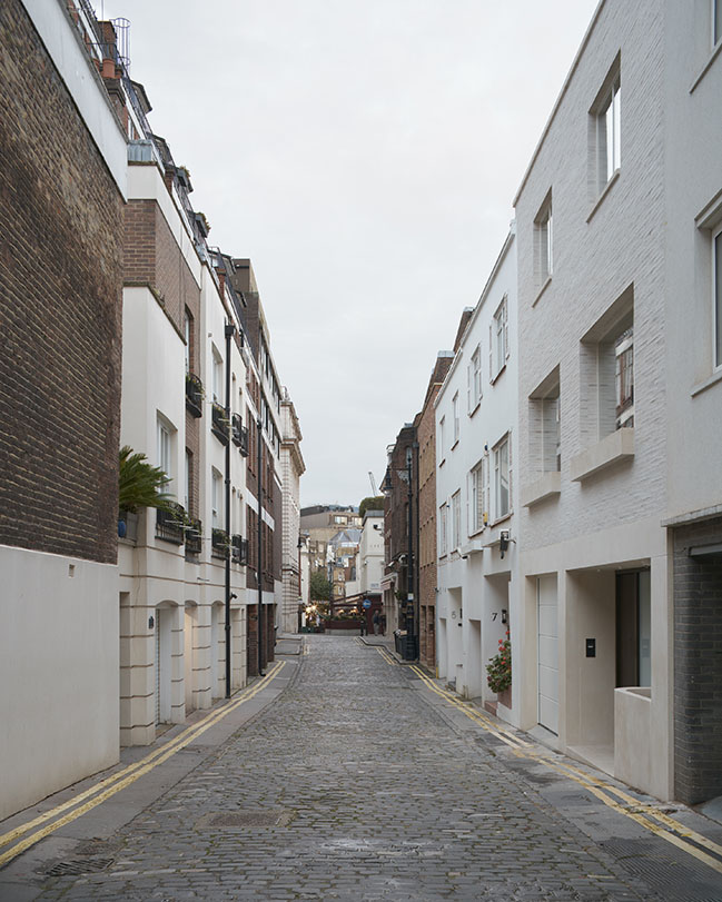 Market Mews by Ampuero Yutronic | A Modern Retreat in a Historic Conservation Area