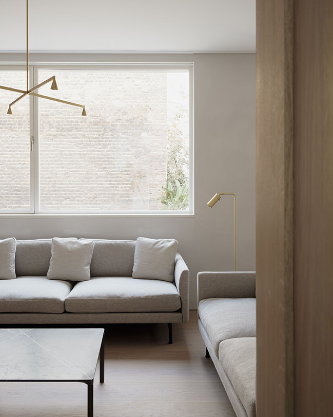 Market Mews by Ampuero Yutronic | A Modern Retreat in a Historic Conservation Area