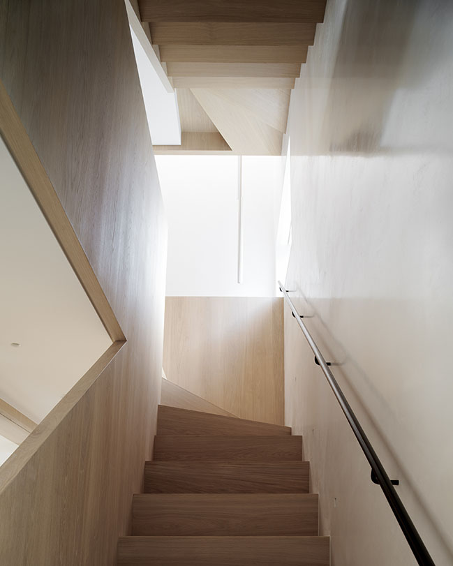 Market Mews by Ampuero Yutronic | A Modern Retreat in a Historic Conservation Area