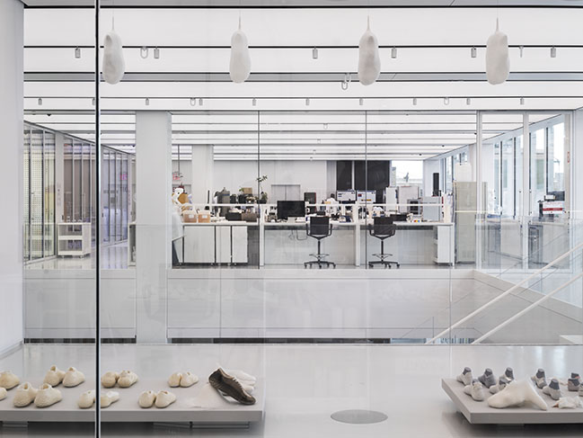 Foster + Partners and Neri Oxman complete the innovative design lab for OXMAN in New York City