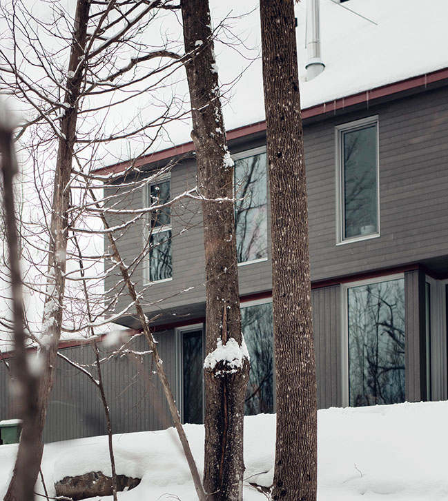 Contemporary House Harmoniously Integrated into Magog's Landscape / Matière Première Architecture