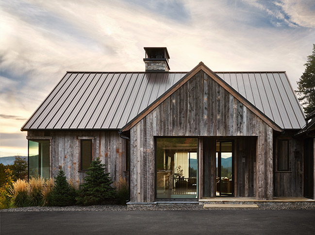 Rustic Luxury Lakefront Home by Daniel Joseph Chenin | Blending Wilderness and Contemporary Comfort