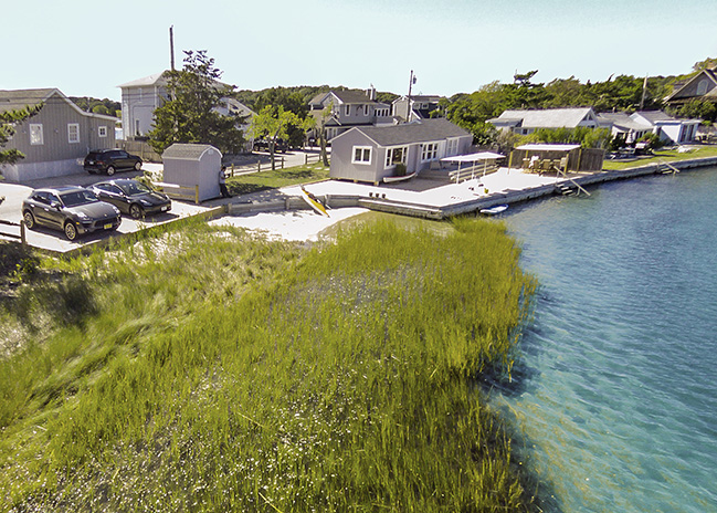 Cottage at Towd Point Little Beach by TRA studio architecture