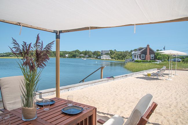 Cottage at Towd Point Little Beach by TRA studio architecture