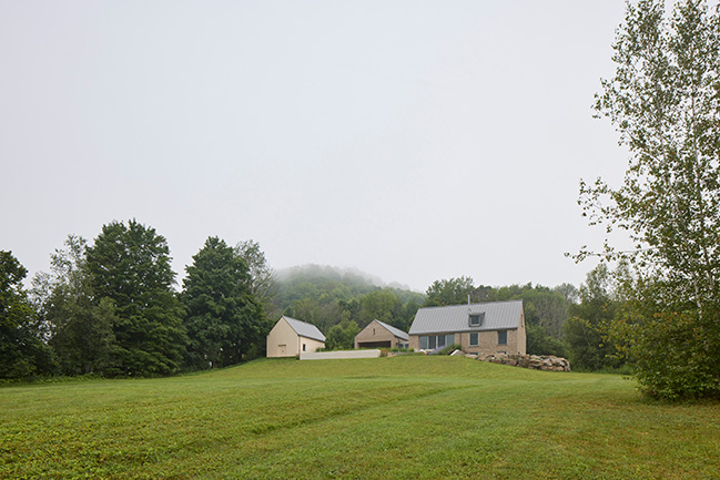 Des Lauriers House by Paul Bernier Architecte