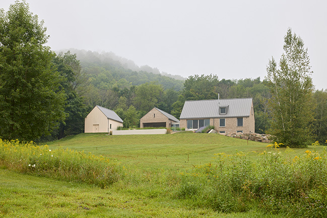 Des Lauriers House by Paul Bernier Architecte