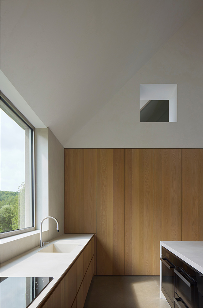 Des Lauriers House by Paul Bernier Architecte