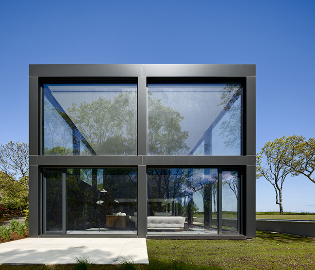 Frame House by Worrell Yeung