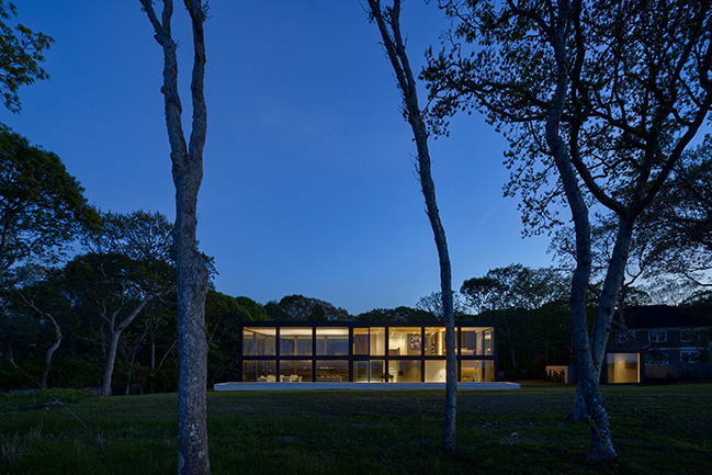 Frame House by Worrell Yeung