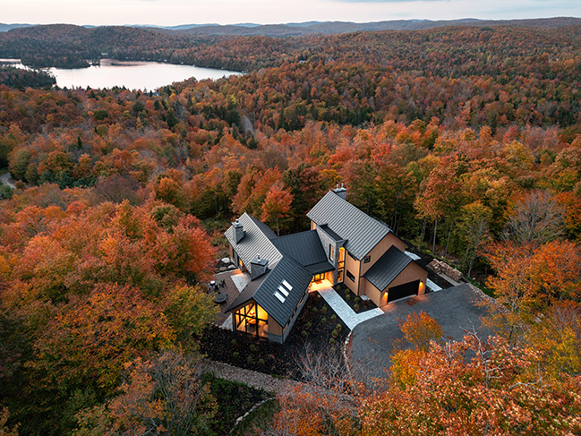 Hâle House by Atelier BOOM-TOWN | Modern Comfort Meets Immersion in Nature