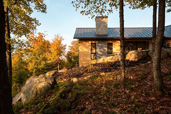 Hâle House by Atelier BOOM-TOWN | Modern Comfort Meets Immersion in Nature