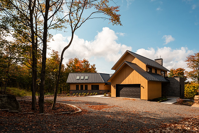 Hâle House by Atelier BOOM-TOWN | Modern Comfort Meets Immersion in Nature