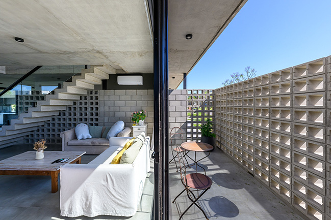 Berman House by Barrionuevo Villanueva