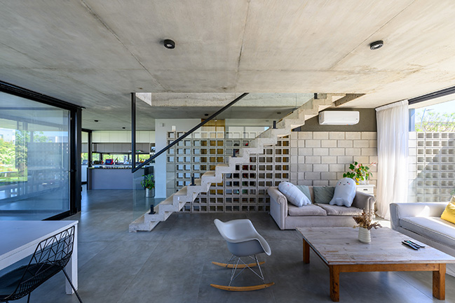 Berman House by Barrionuevo Villanueva