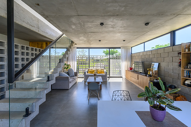 Berman House by Barrionuevo Villanueva