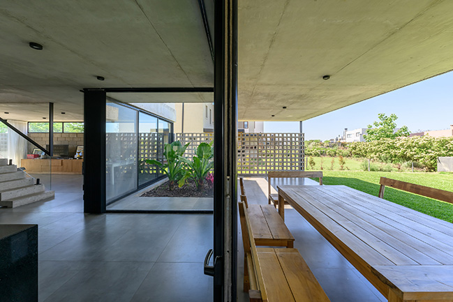 Berman House by Barrionuevo Villanueva