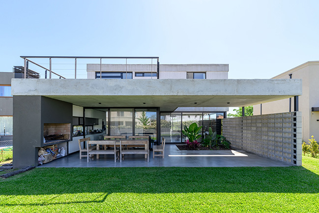 Berman House by Barrionuevo Villanueva