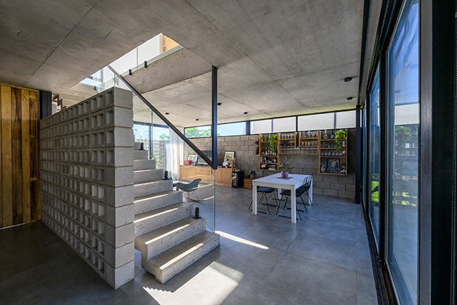 Berman House by Barrionuevo Villanueva