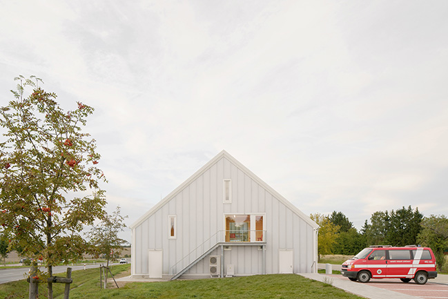 Jirčany Fire Station by SOA architekti