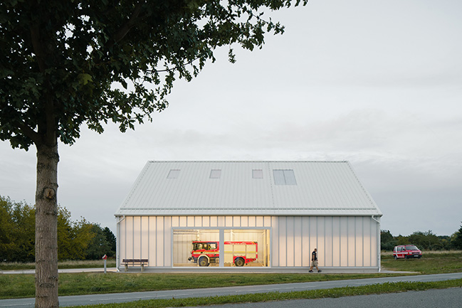 Jirčany Fire Station by SOA architekti