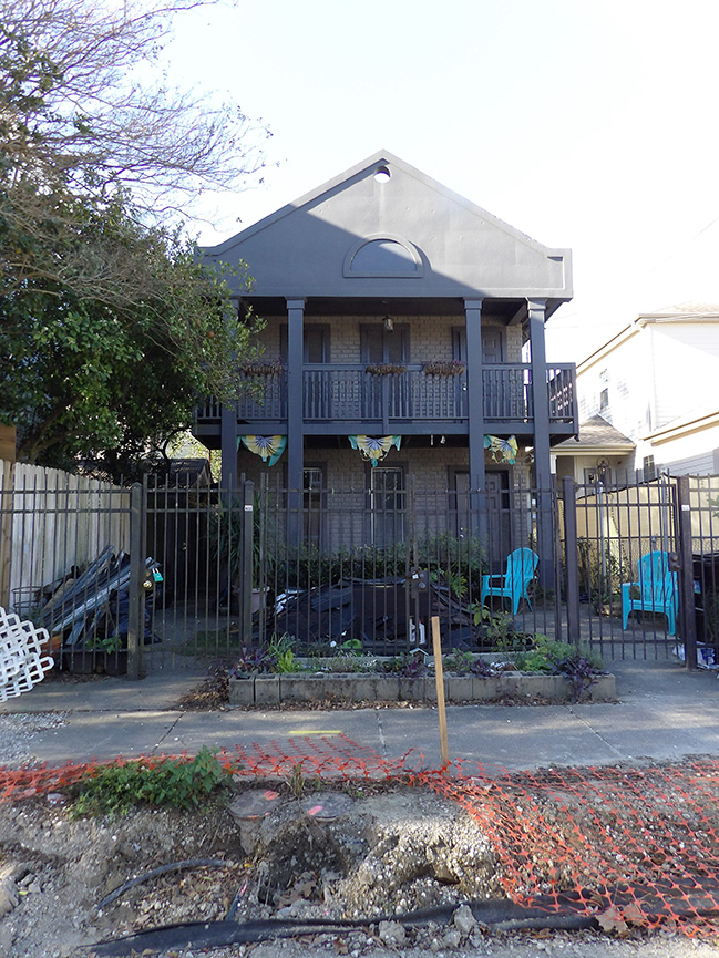 Moiré Noir by Nathan Fell Architecture | Transforming a front porch with $50K budget