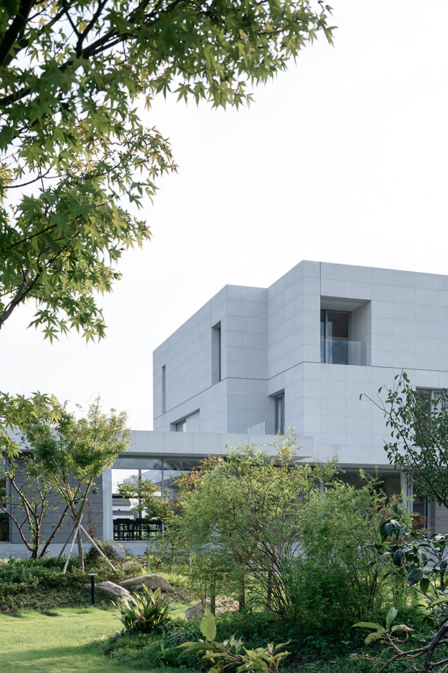 Jun Meng: A House of Light by LQS Architects