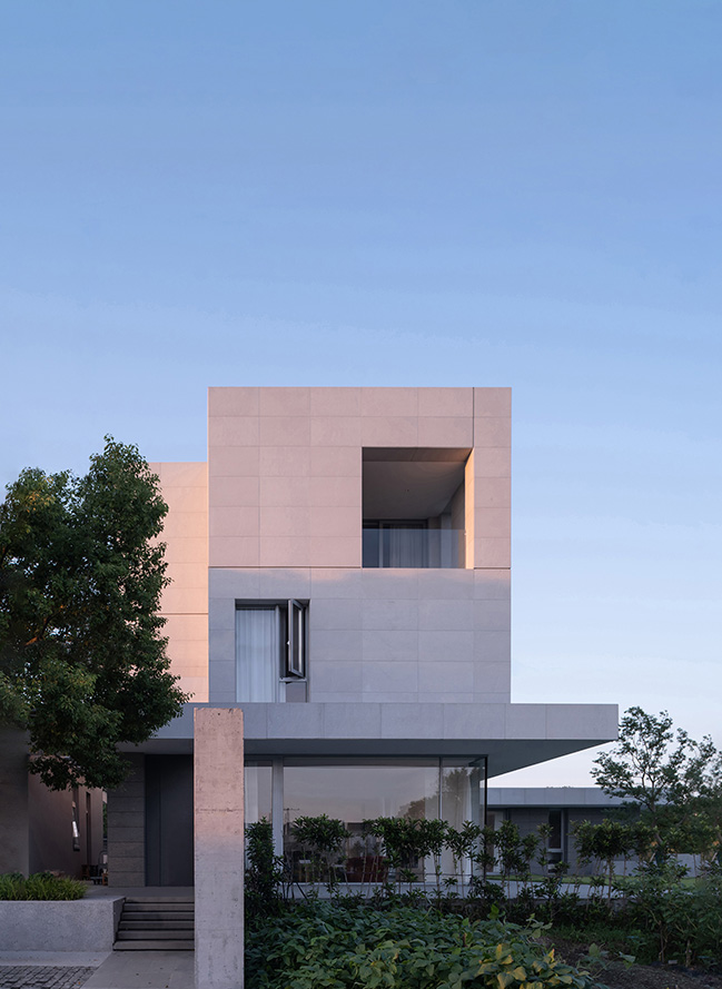 Jun Meng: A House of Light by LQS Architects