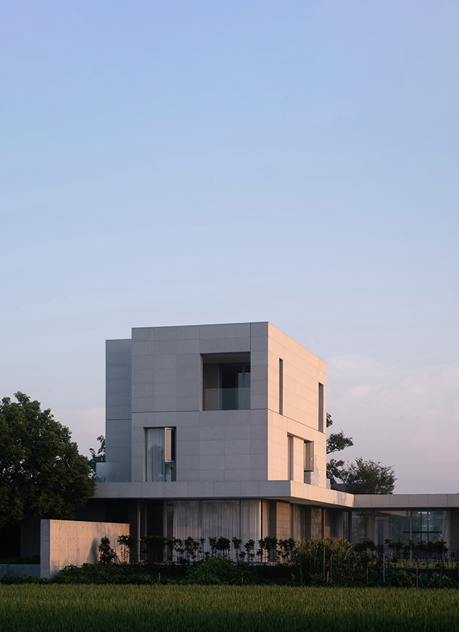 Jun Meng: A House of Light by LQS Architects